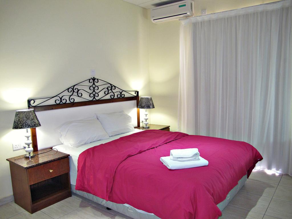 לרנקה Mackenzie Beach Hotel מראה חיצוני תמונה