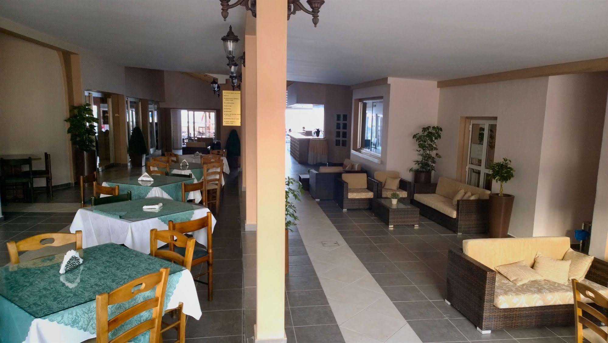 לרנקה Mackenzie Beach Hotel מראה חיצוני תמונה