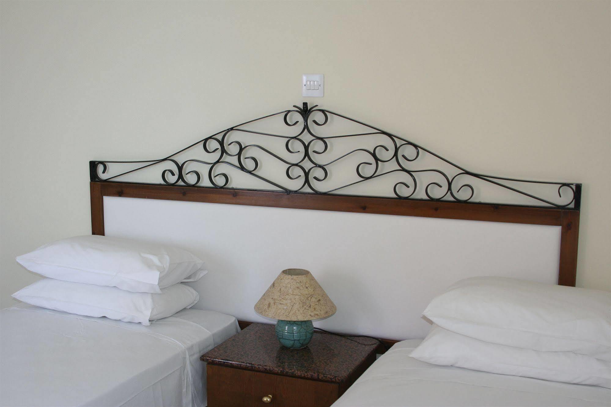 לרנקה Mackenzie Beach Hotel מראה חיצוני תמונה