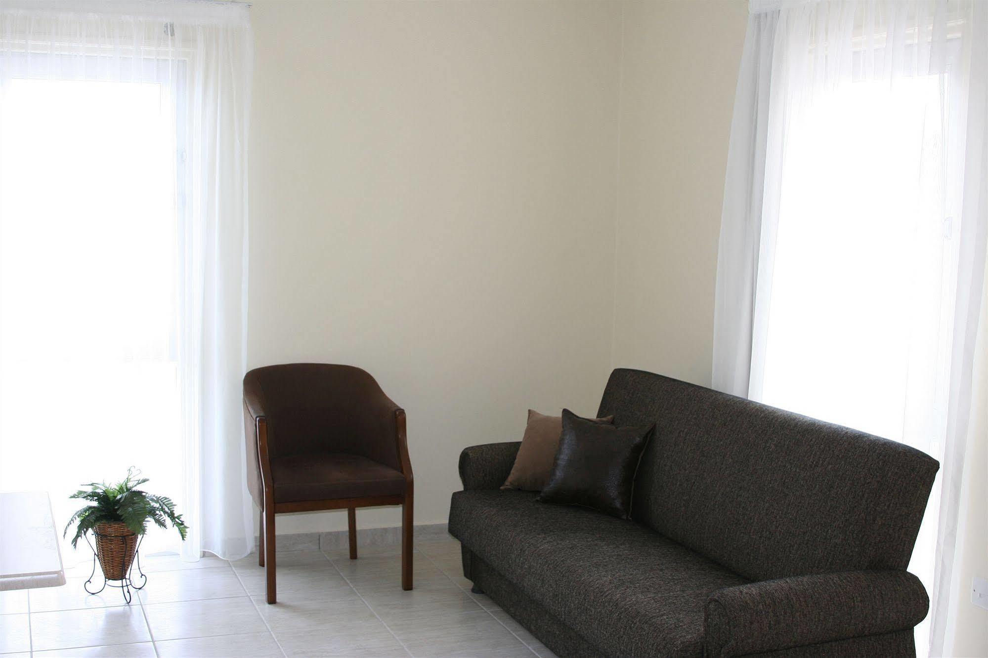 לרנקה Mackenzie Beach Hotel חדר תמונה