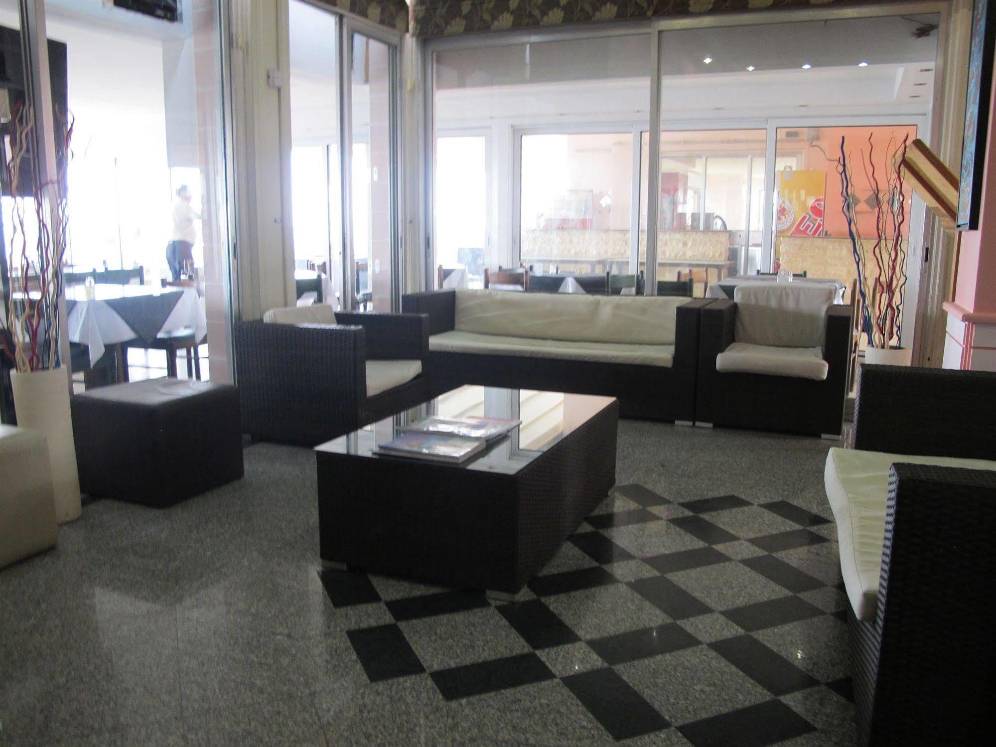 לרנקה Mackenzie Beach Hotel מראה חיצוני תמונה