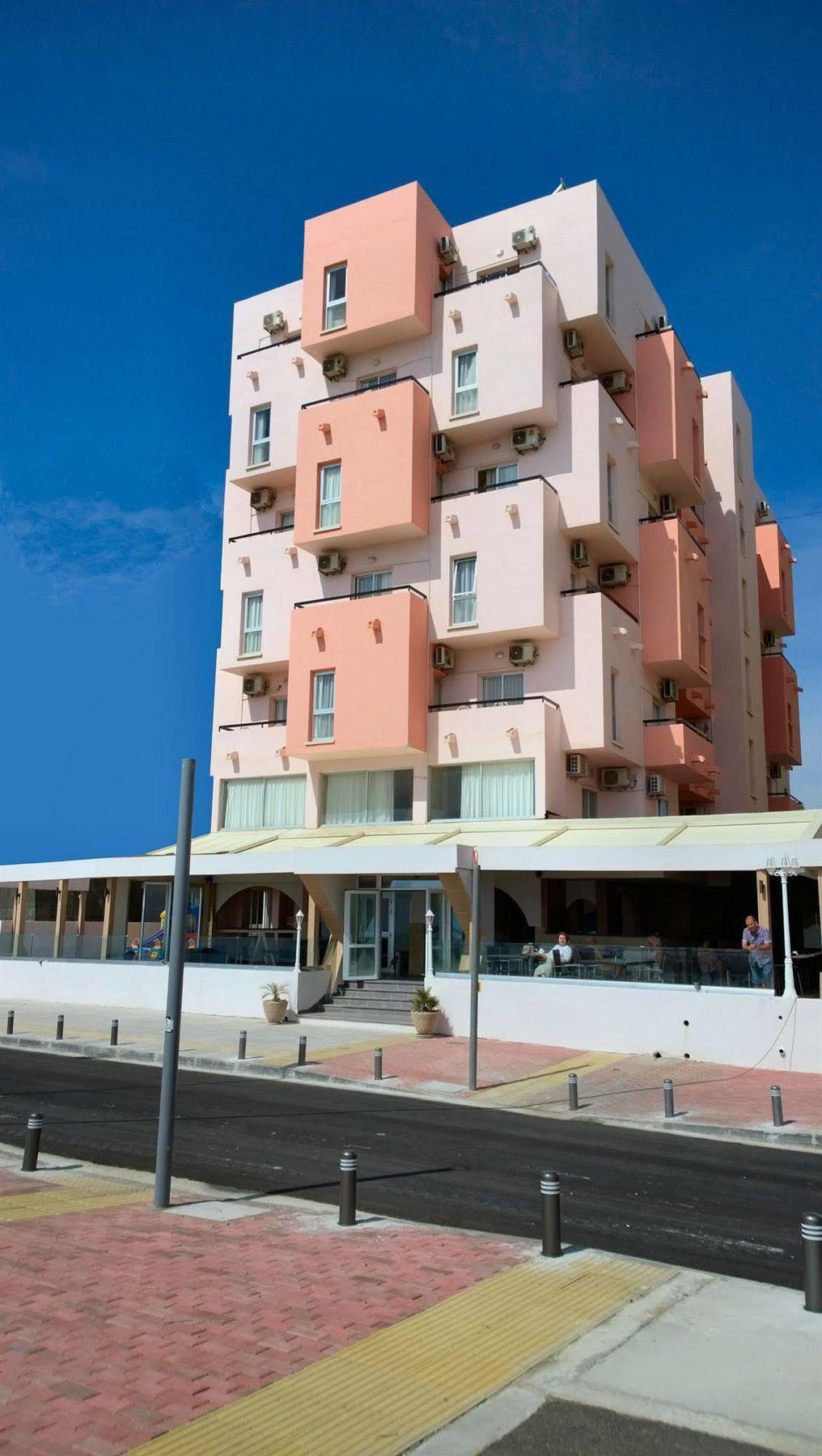 לרנקה Mackenzie Beach Hotel מראה חיצוני תמונה