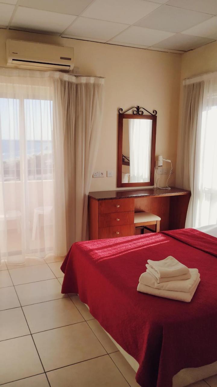 לרנקה Mackenzie Beach Hotel מראה חיצוני תמונה