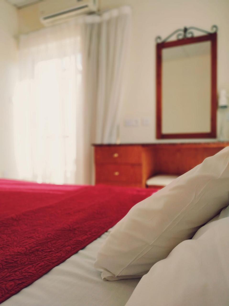 לרנקה Mackenzie Beach Hotel מראה חיצוני תמונה
